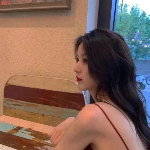 白色的女人